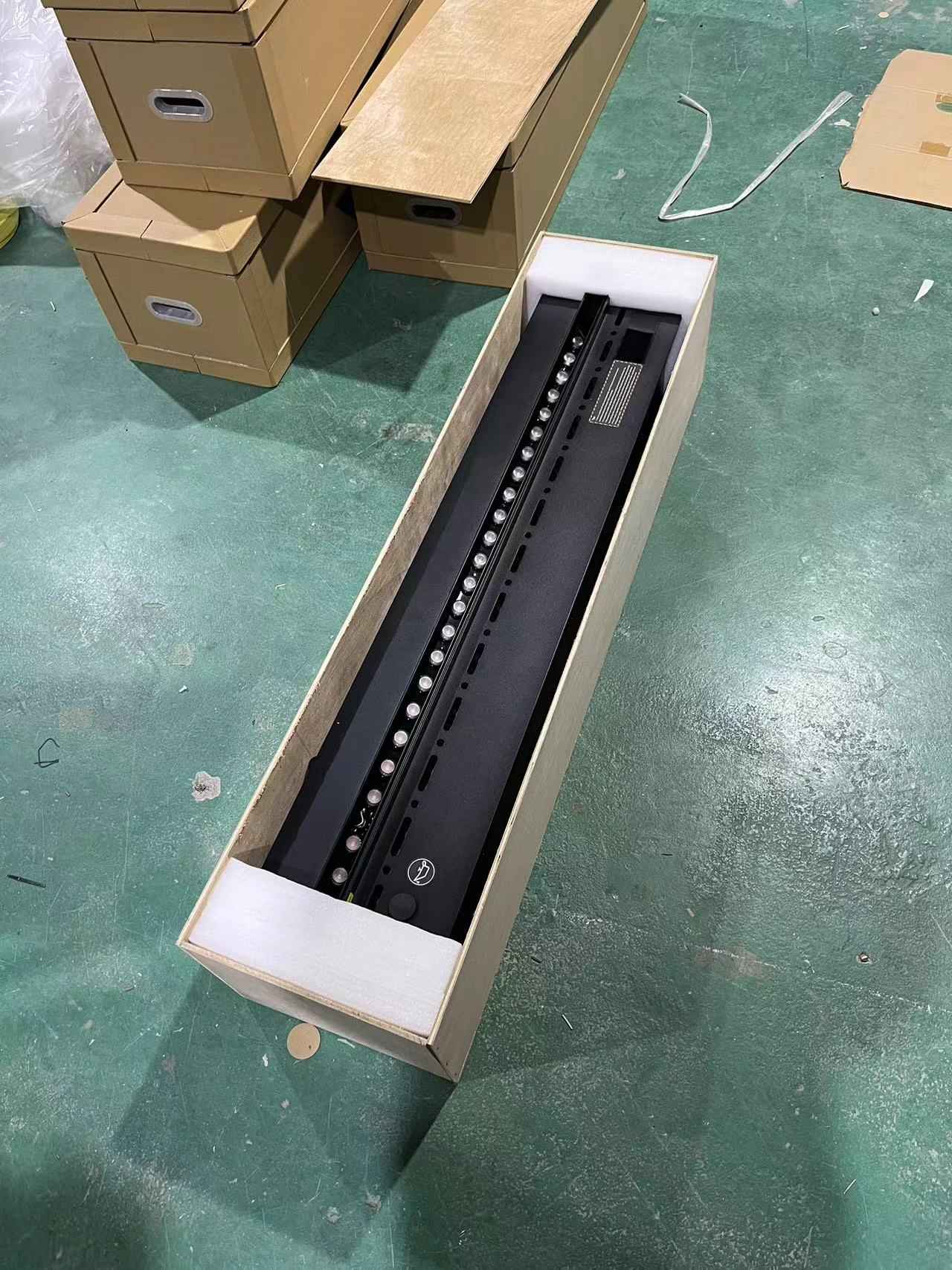 A lareira 3D inteligente com umidificador de vapor de água, chama LED decorativ