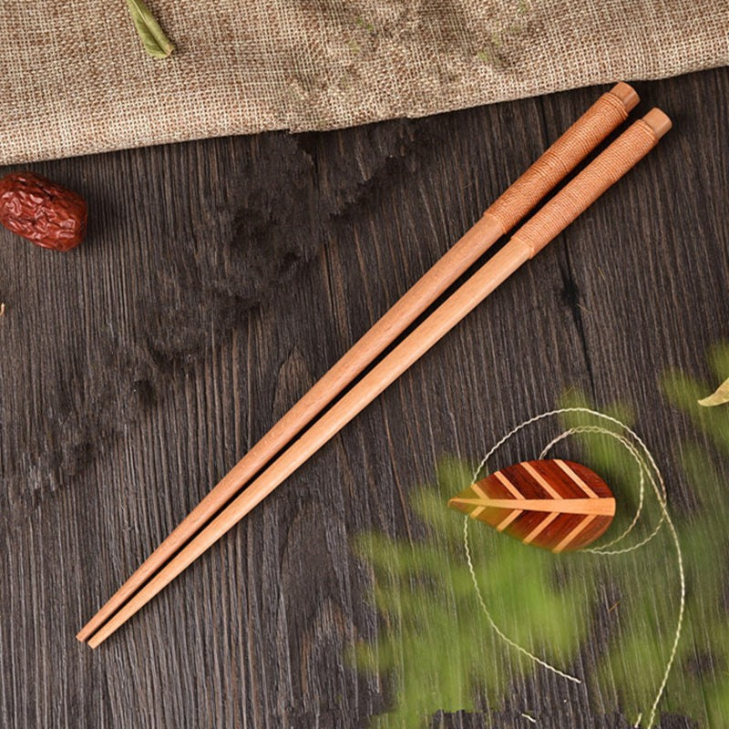 Conjunto de pauzinhos de sushi de madeira de castanha natural japonês feito à
