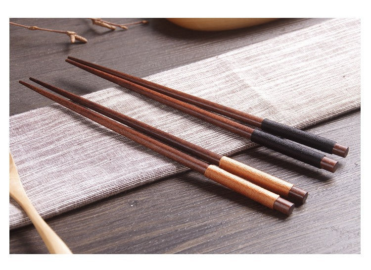 Conjunto de pauzinhos de sushi de madeira de castanha natural japonês feito à