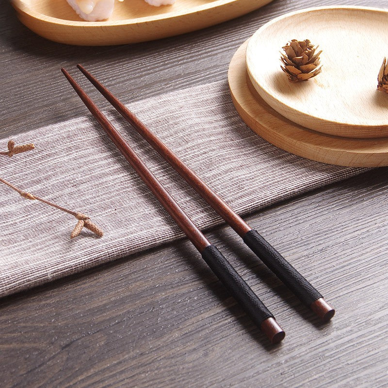 Conjunto de pauzinhos de sushi de madeira de castanha natural japonês feito à
