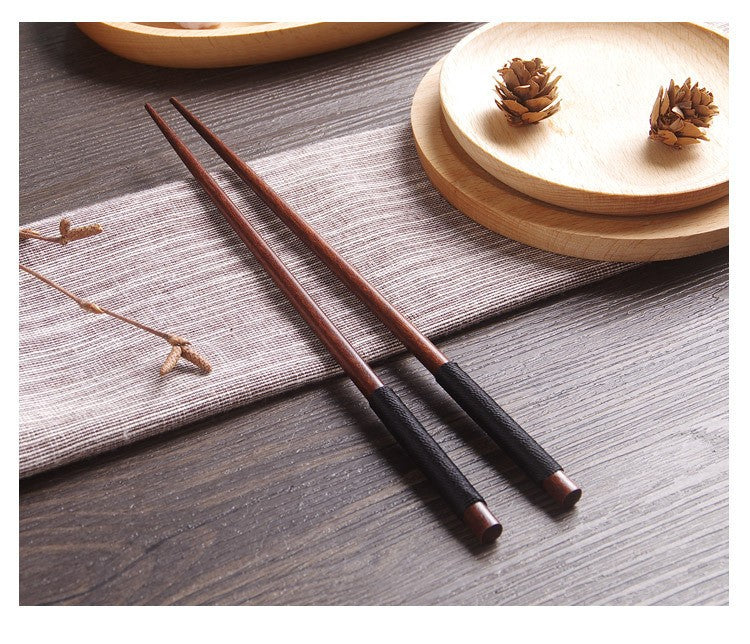 Conjunto de pauzinhos de sushi de madeira de castanha natural japonês feito à