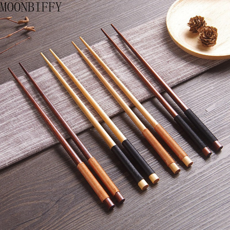 Conjunto de pauzinhos de sushi de madeira de castanha natural japonês feito à