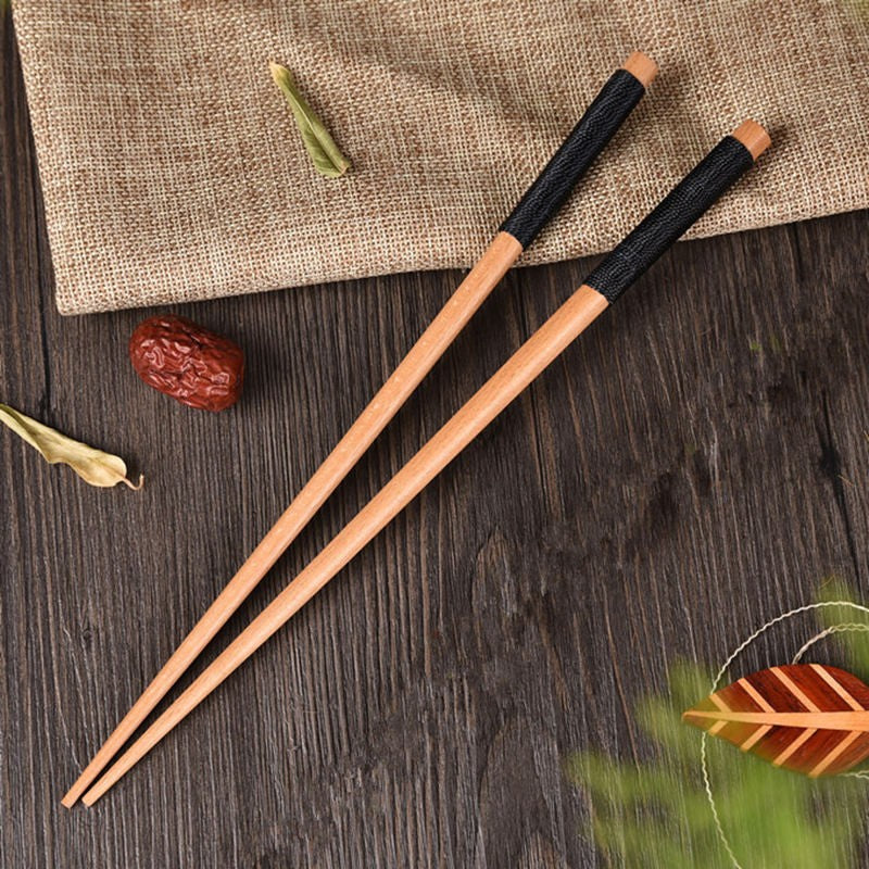 Conjunto de pauzinhos de sushi de madeira de castanha natural japonês feito à